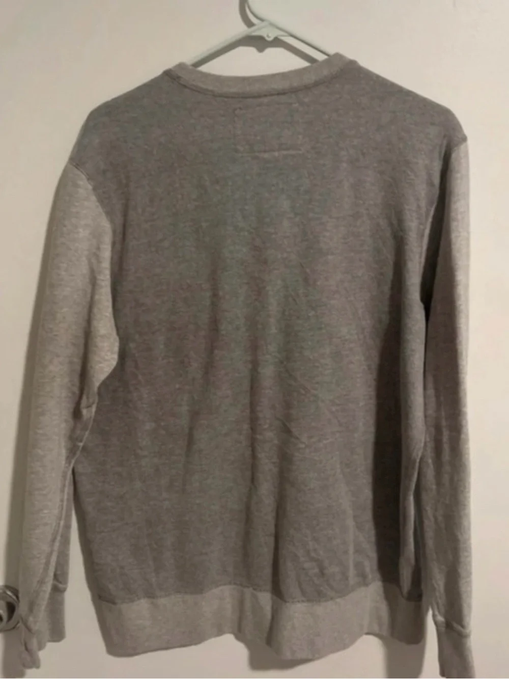American Eagle Outfitters Men’s Two-Tone Gray Crewneck Sweatshirt